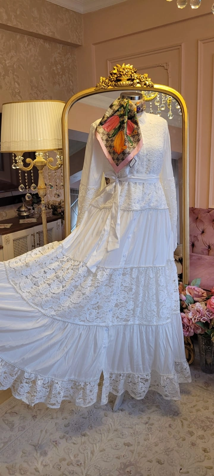 Safir Beyazı: İnci İşlemeli İthal Dantel Maxi Elbise