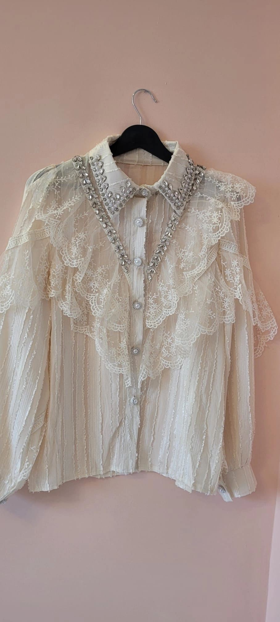 Taş İşlemeli Dantel Fırfırlı Vintage Ekru Bluz